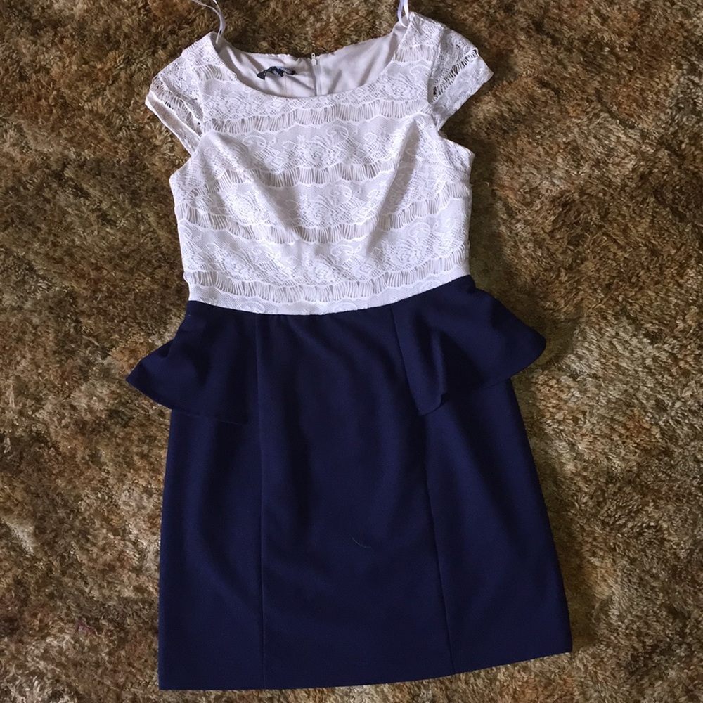CUTE LACE & NAVY DRESS!!